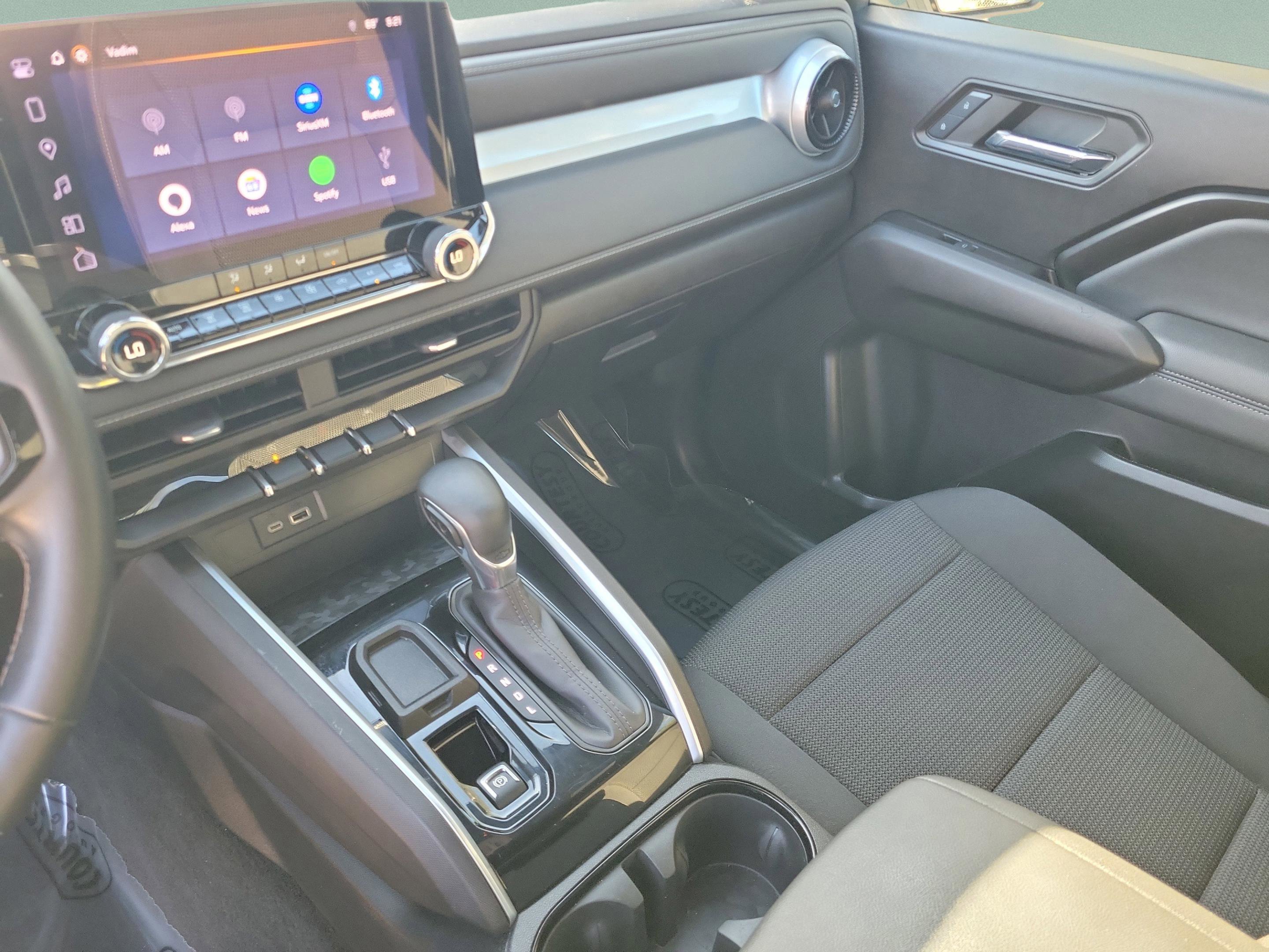 Used 2024 Chevrolet Colorado LT w/ LT Convenience Package image 32