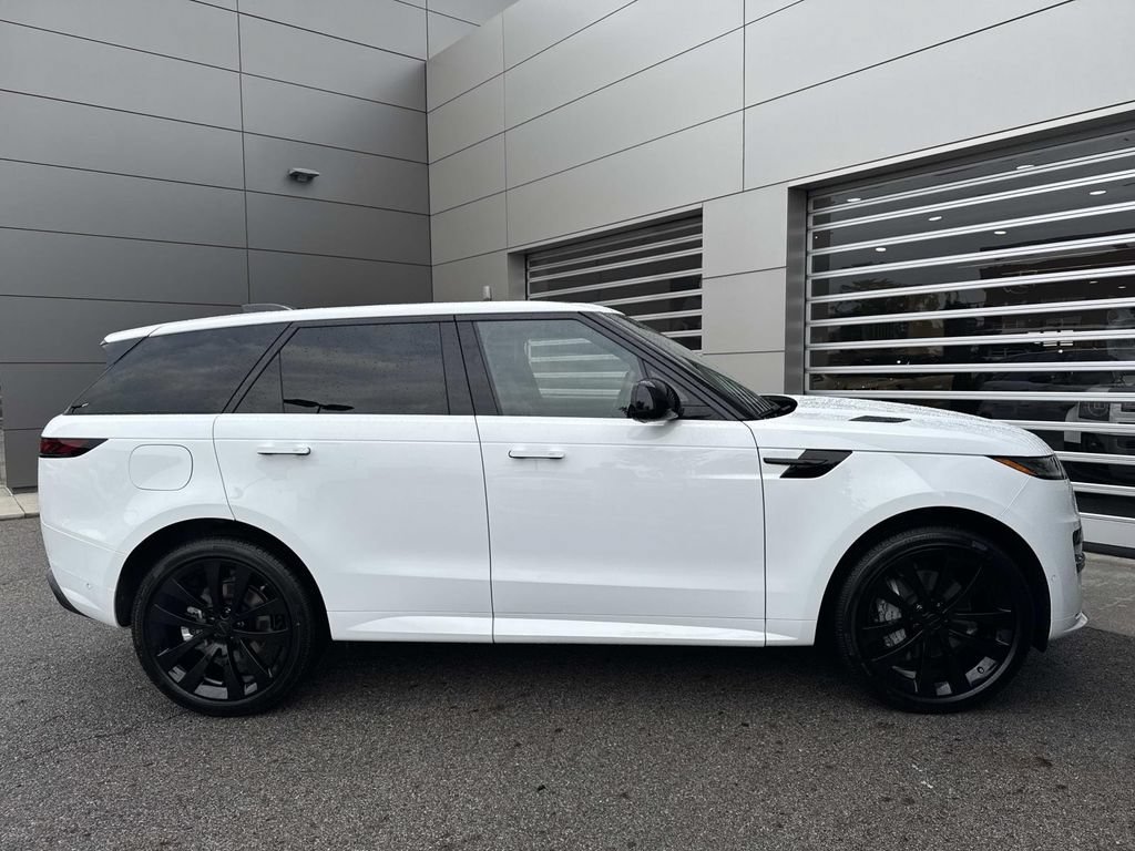 New 2026 Land Rover Range Rover Sport Dynamic SE AWD/4WD image 8