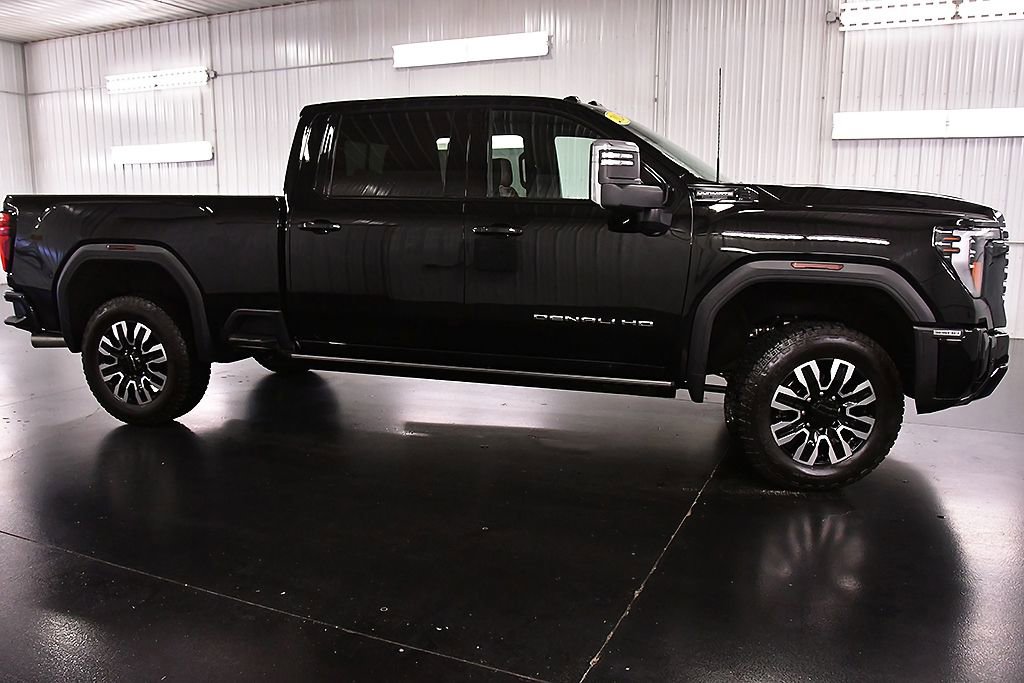 Used 2024 GMC Sierra 3500 Denali Ultimate AWD/4WD image 8