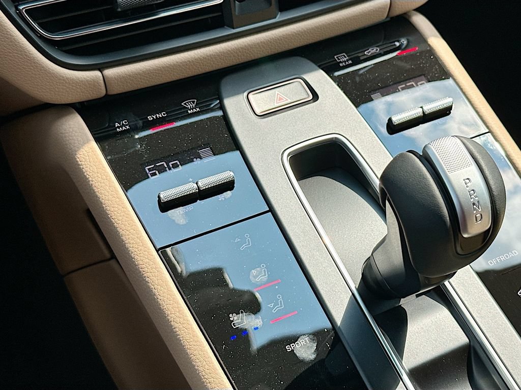New 2026 Porsche Macan AWD/4WD image 18