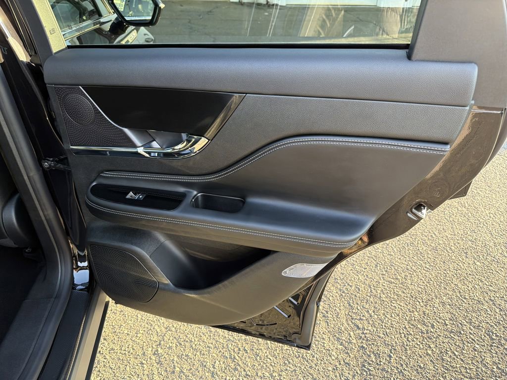 Used 2025 Lincoln Corsair Reserve image 16