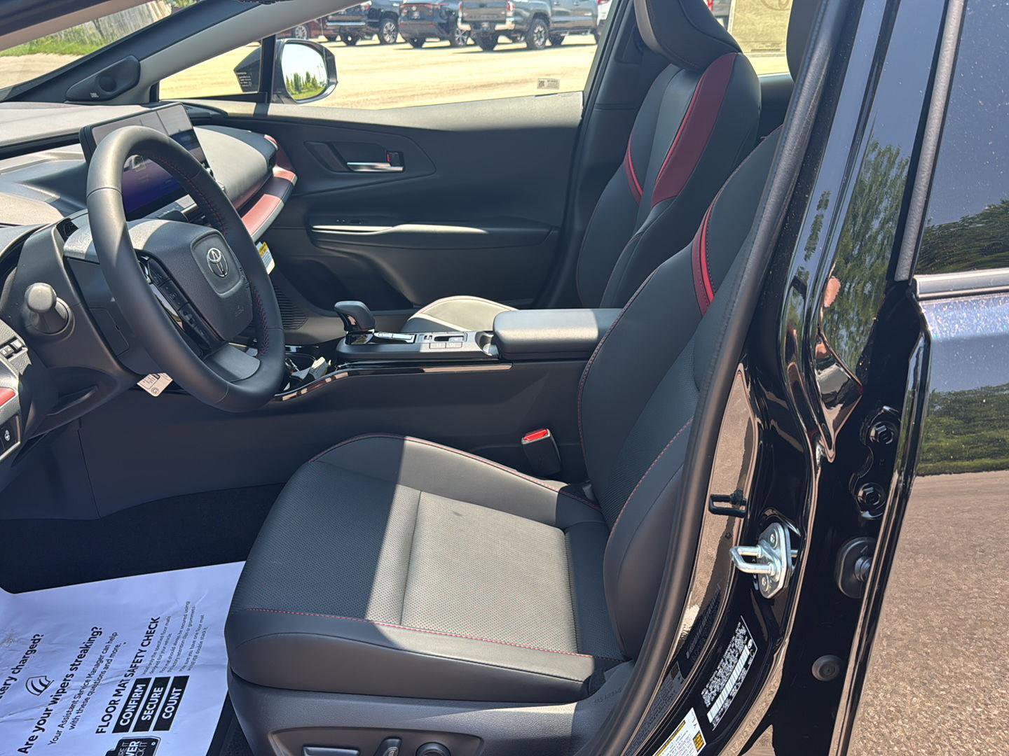 New 2025 Toyota Prius Plug-In Hybrid image 15