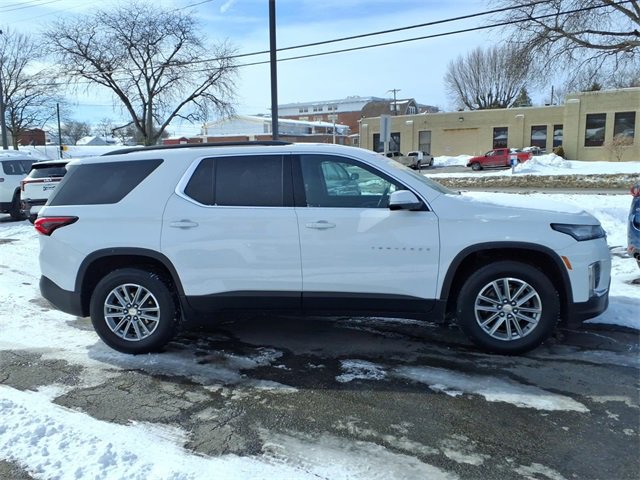 Used 2023 Chevrolet Traverse LT image 3