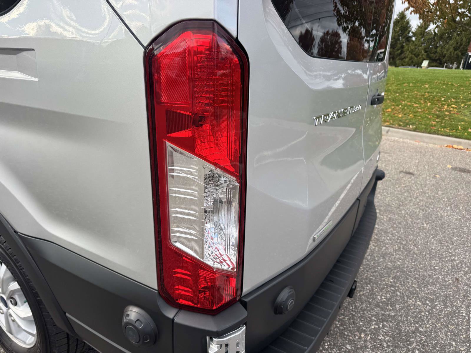 Used 2023 Ford Transit 350 XLT image 8