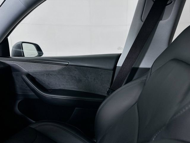Used 2026 Tesla Model Y Long Range image 21