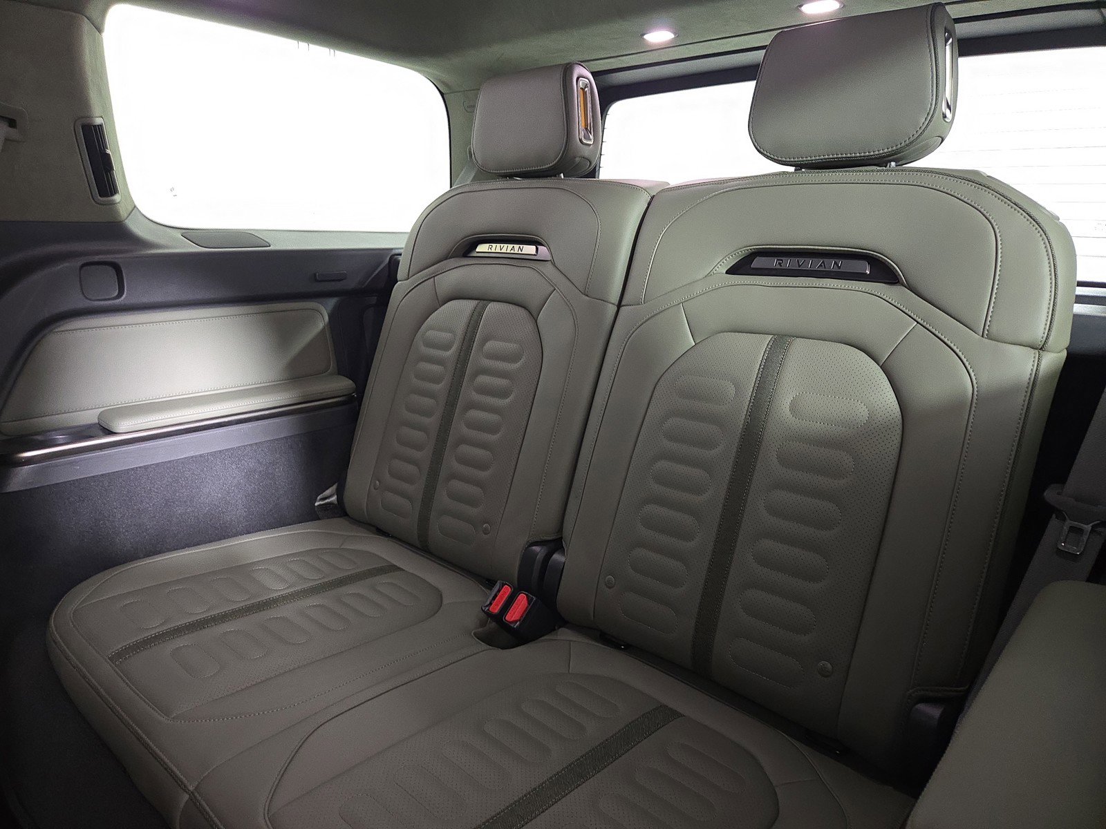 Used 2024 Rivian R1S Adventure AWD/4WD image 22