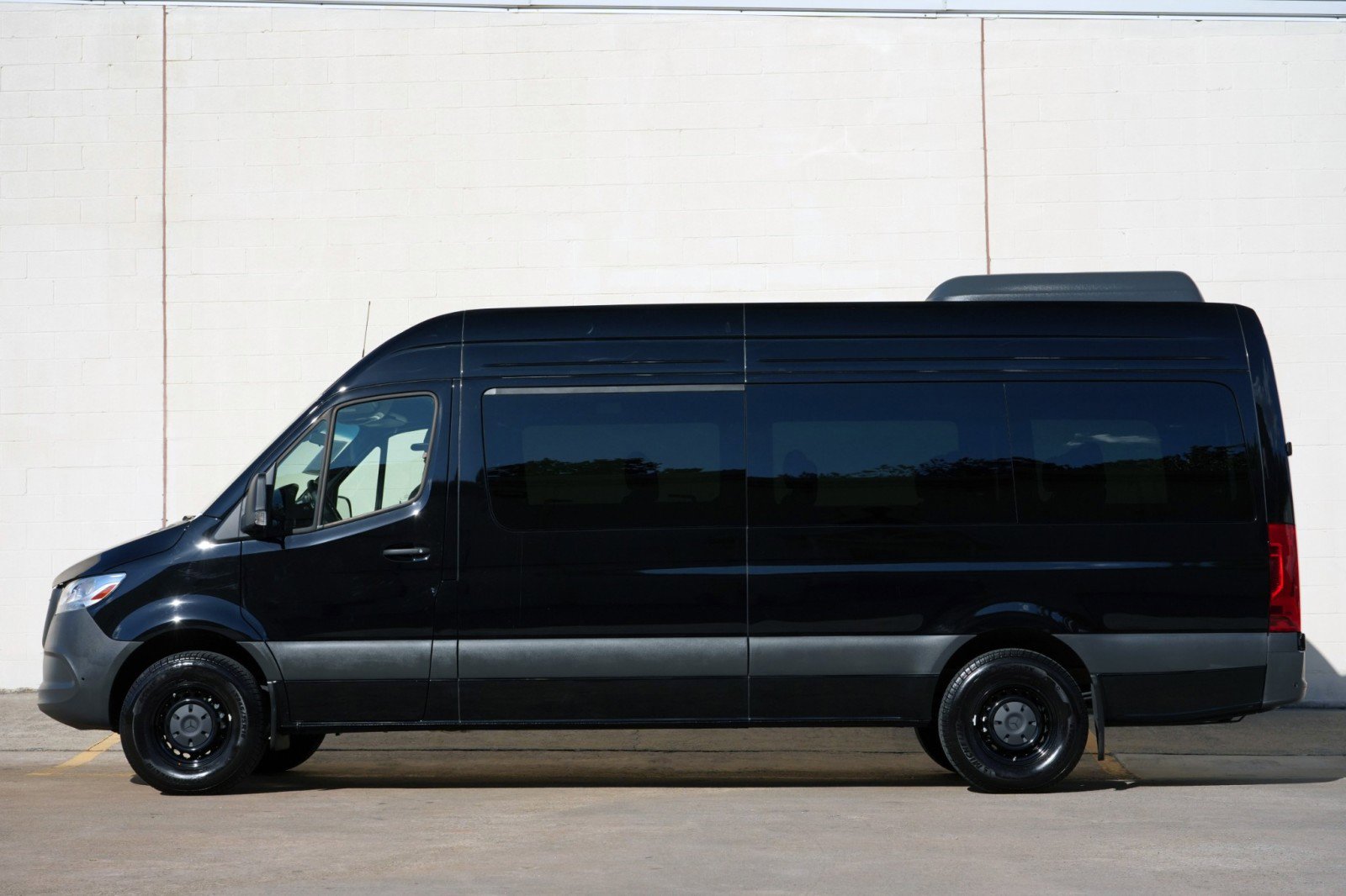 Used 2024 Mercedes-Benz Sprinter 2500 image 43