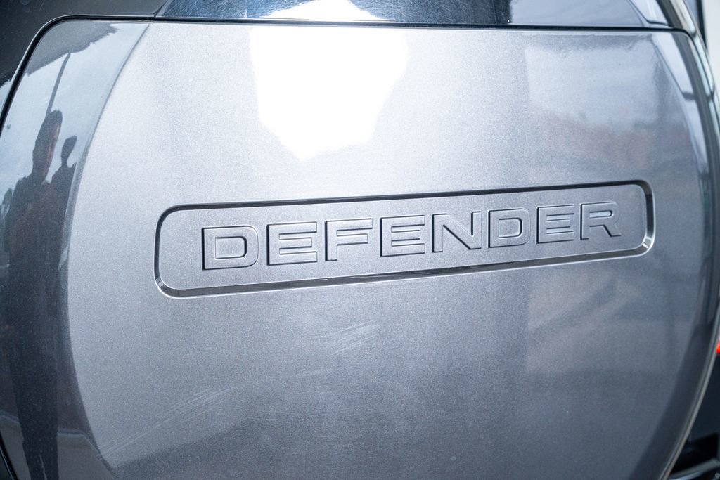Used 2023 Land Rover Defender 130 X-Dynamic SE image 28