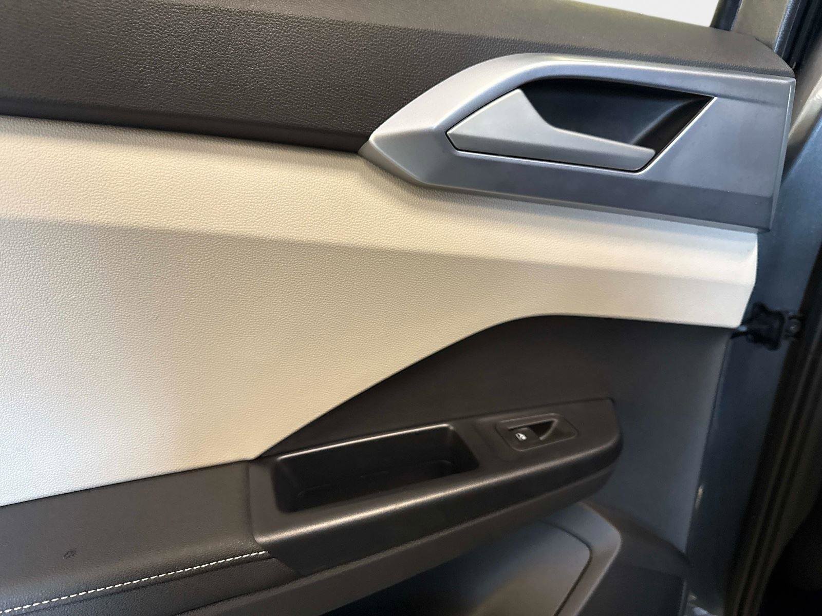 New 2026 Volkswagen Taos SE image 12