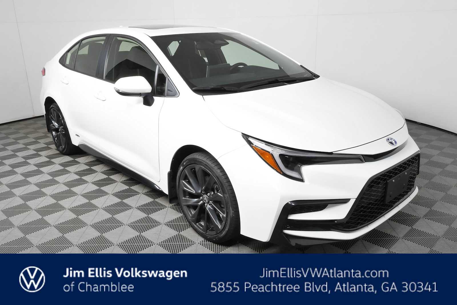 Used 2025 Toyota Corolla SE w/ SE Premium Package AWD/4WD image 1