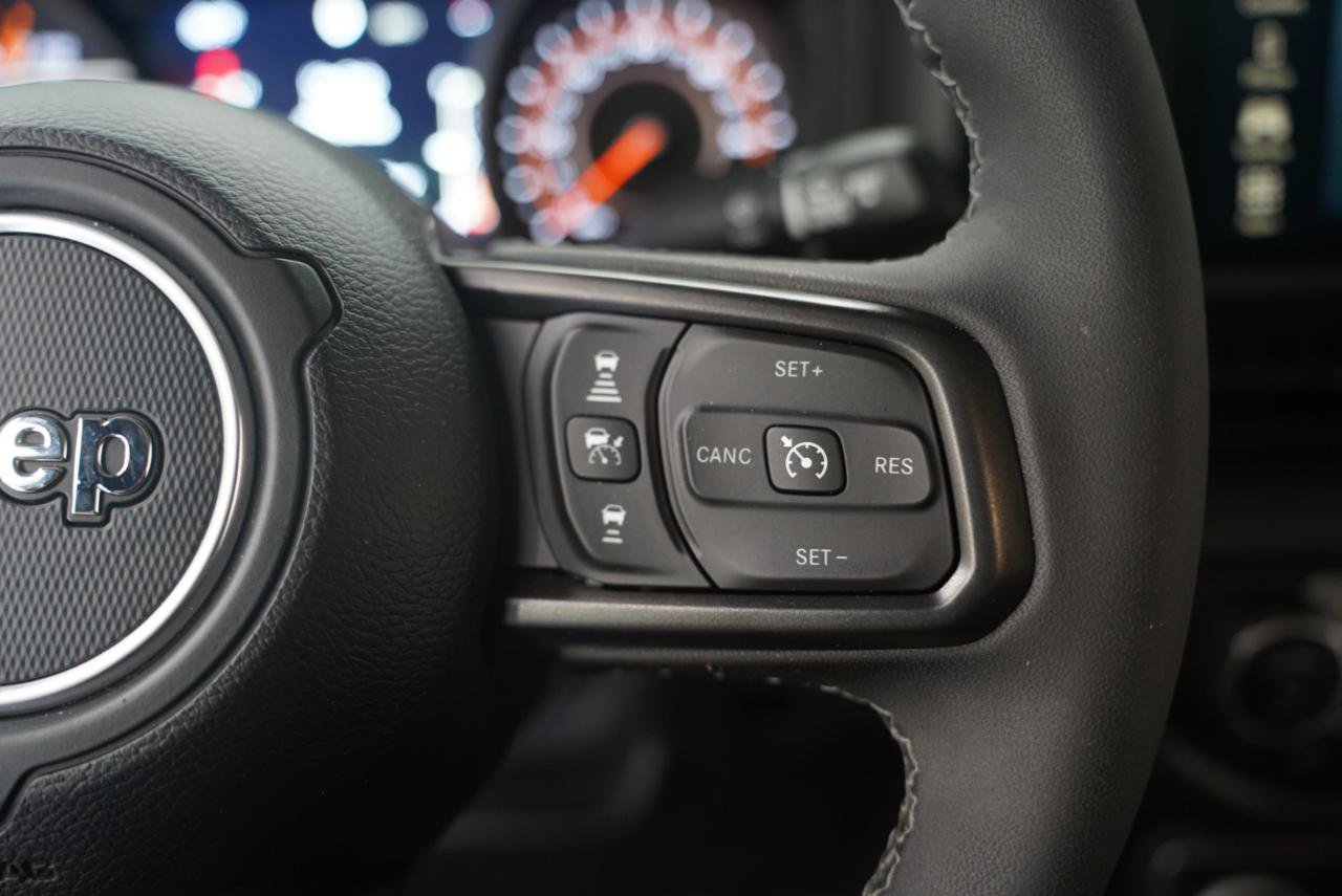 Used 2025 Jeep Gladiator Sport AWD/4WD image 15