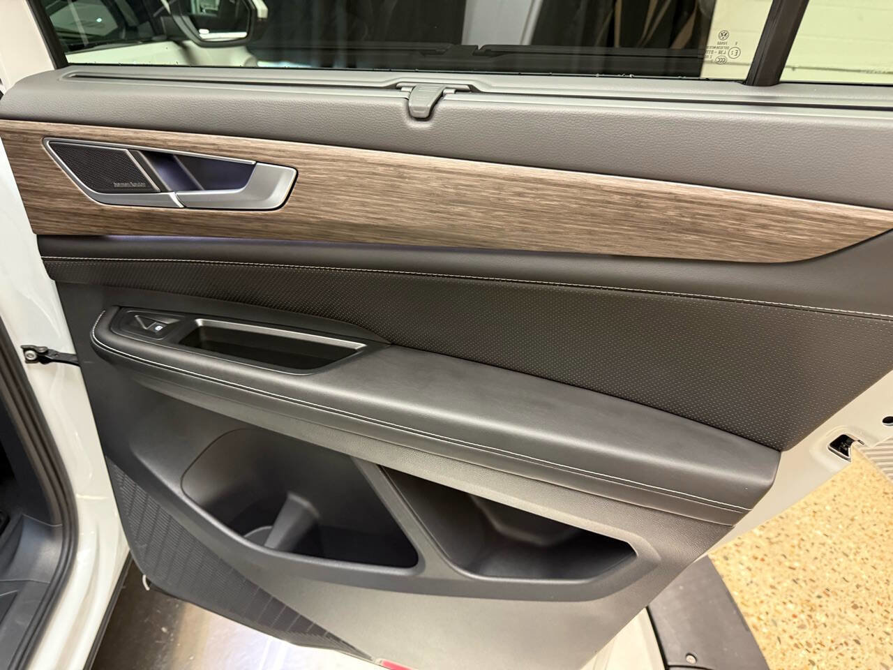 Used 2024 Volkswagen Atlas SEL Premium R-Line image 29