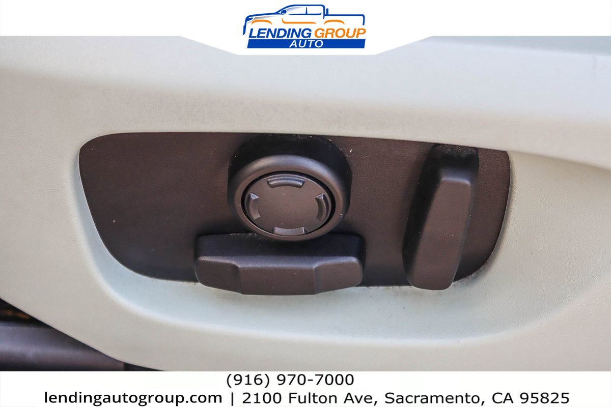 Used 2018 Land Rover Discovery Sport SE image 19