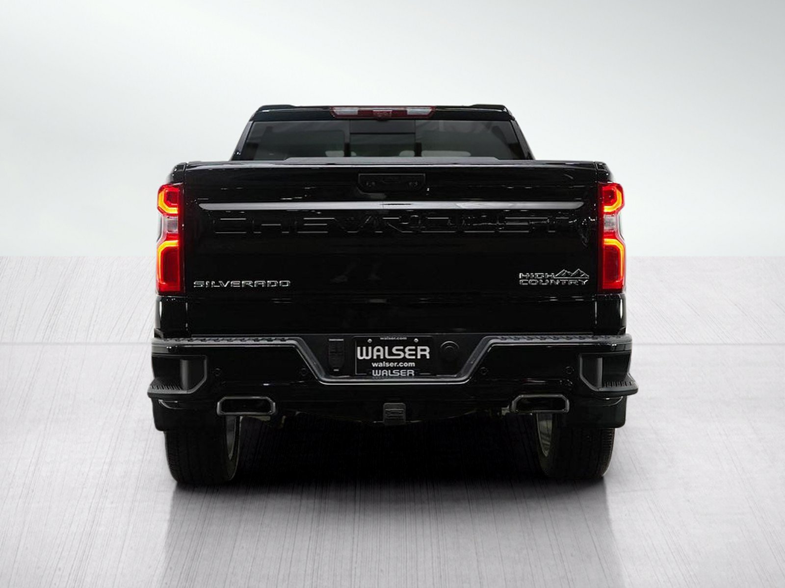 Used 2024 Chevrolet Silverado 1500 High Country w/ High Country Premium Package AWD/4WD image 5