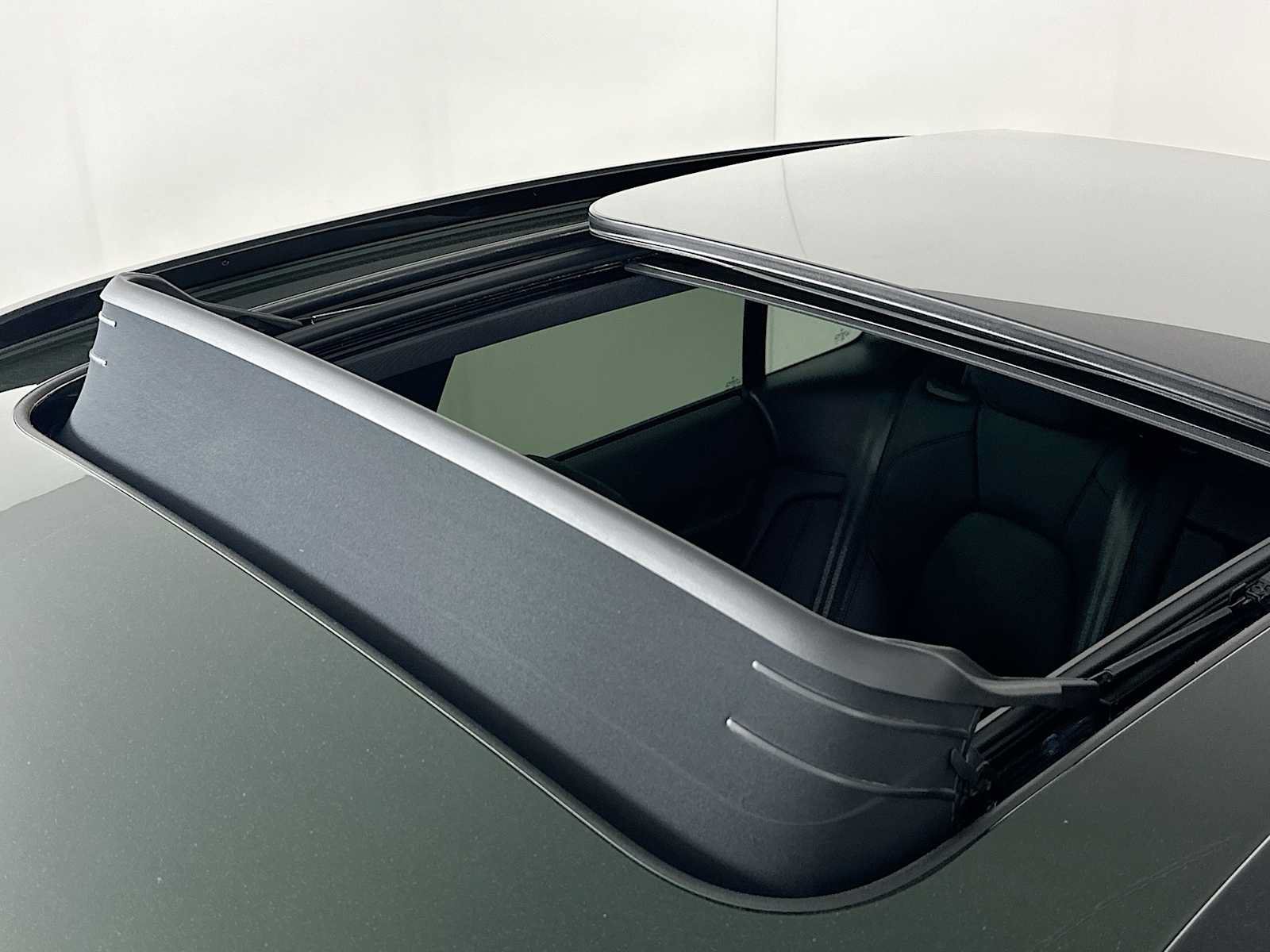New 2026 Porsche Macan Electric RWD image 21