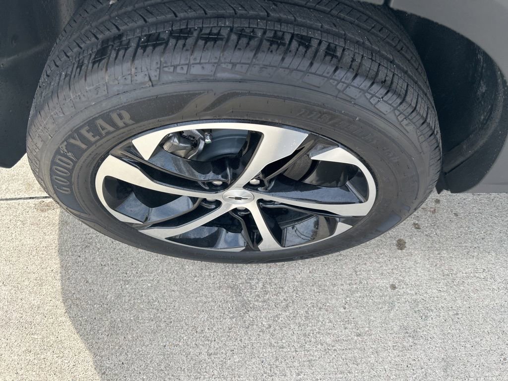 Used 2026 Chevrolet Trax RS w/ Sunroof Package image 14