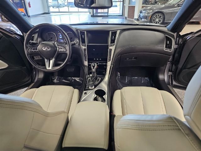 Used 2019 INFINITI Q60 3.0t Luxe w/ Essential Package image 11