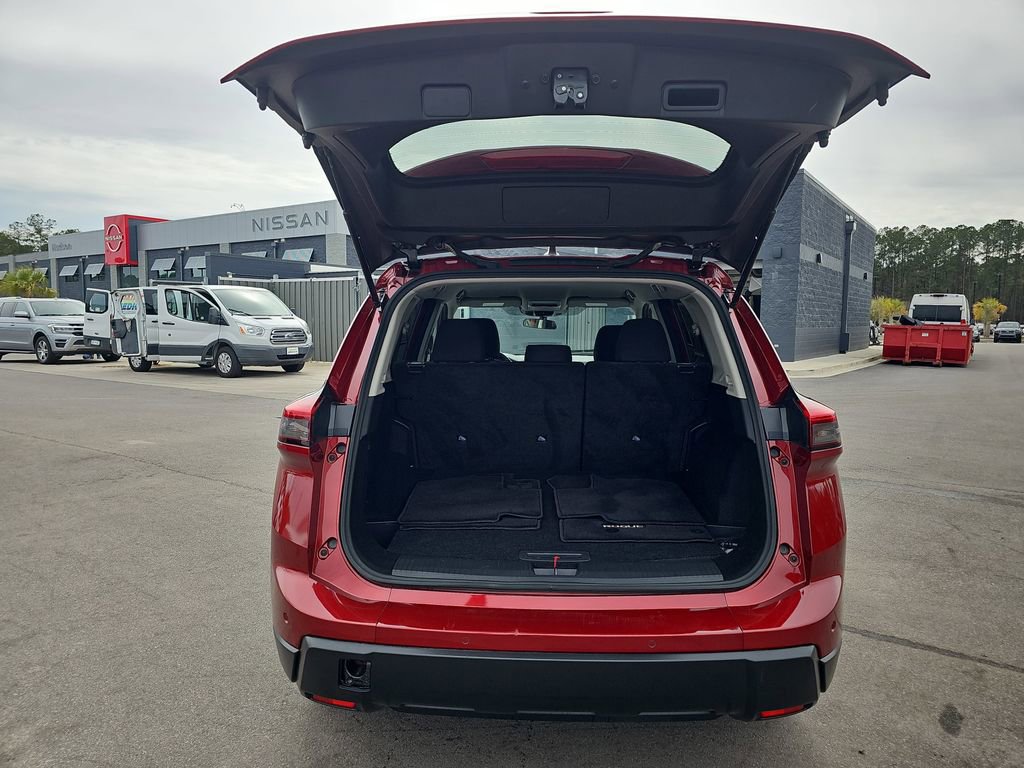 Used 2025 Nissan Rogue S image 16