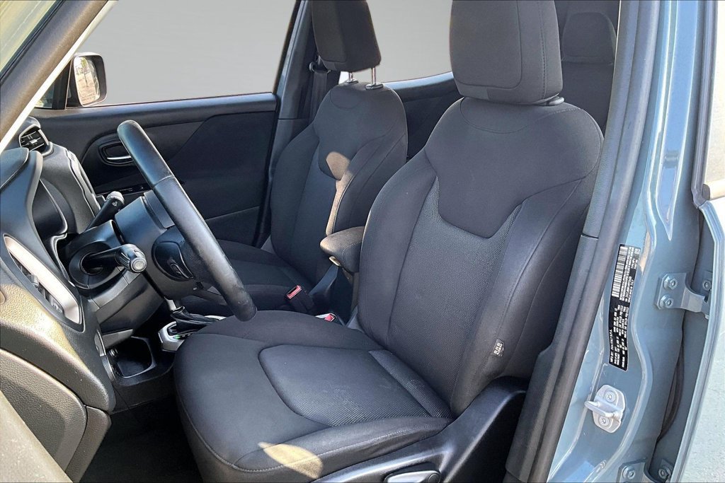 Used 2017 Jeep Renegade Latitude w/ Cold Weather Group AWD/4WD image 25