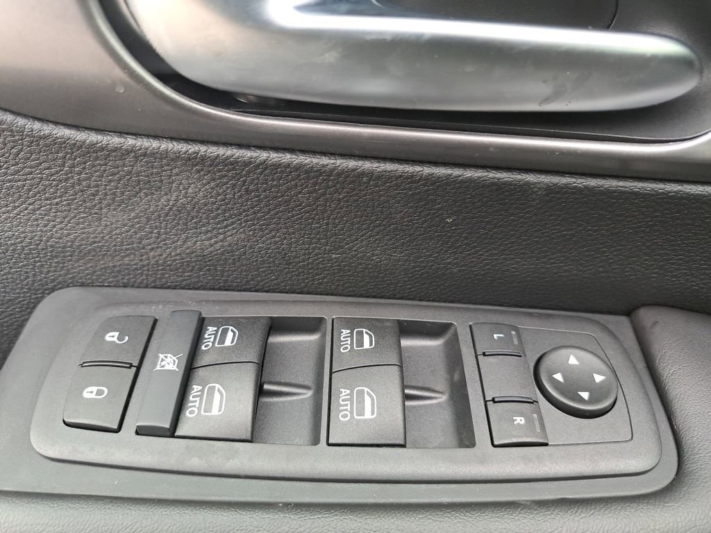 New 2026 Chrysler Pacifica Select AWD/4WD image 30
