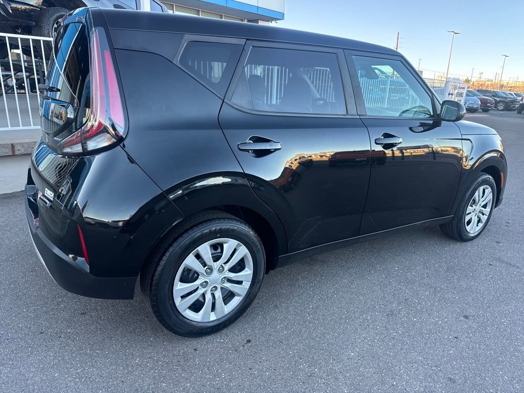 Used 2023 Kia Soul LX image 5