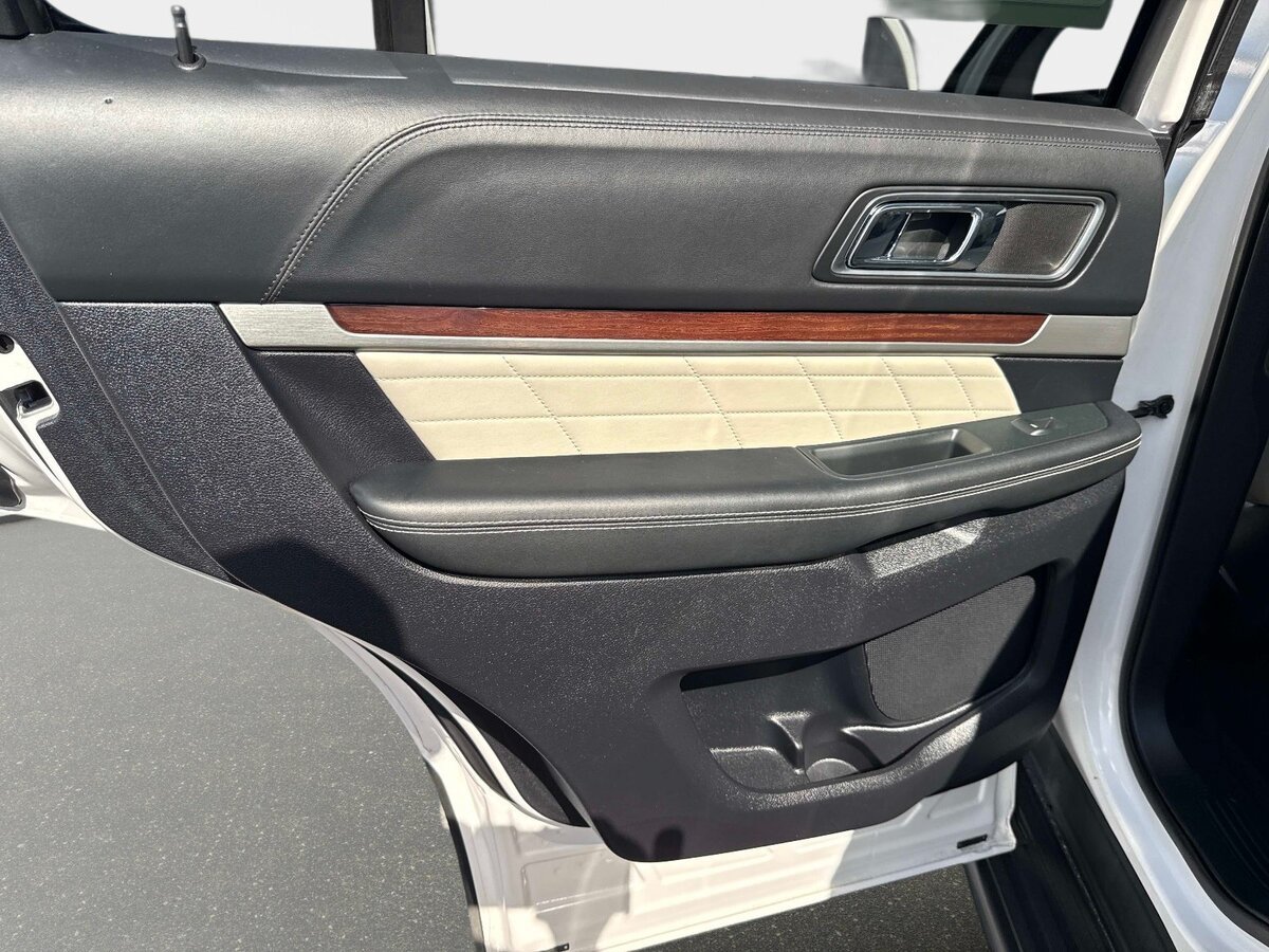 Used 2019 Ford Explorer Platinum AWD/4WD image 11