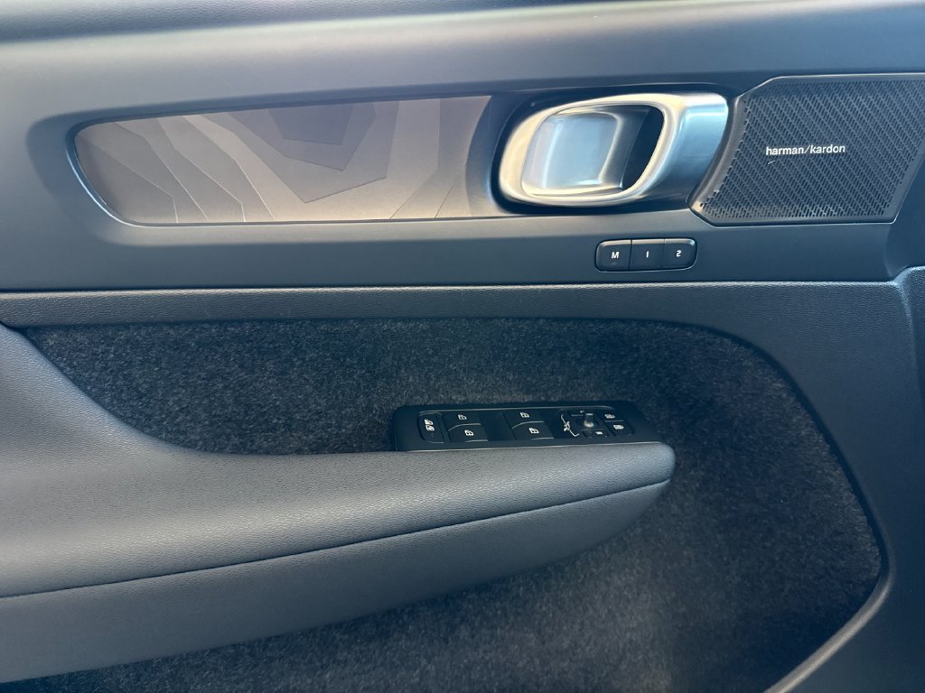 Certified 2023 Volvo XC40 Recharge Ultimate AWD/4WD image 10