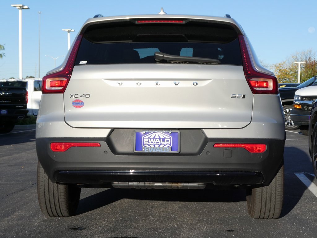 Used 2024 Volvo XC40 B5 Plus image 21