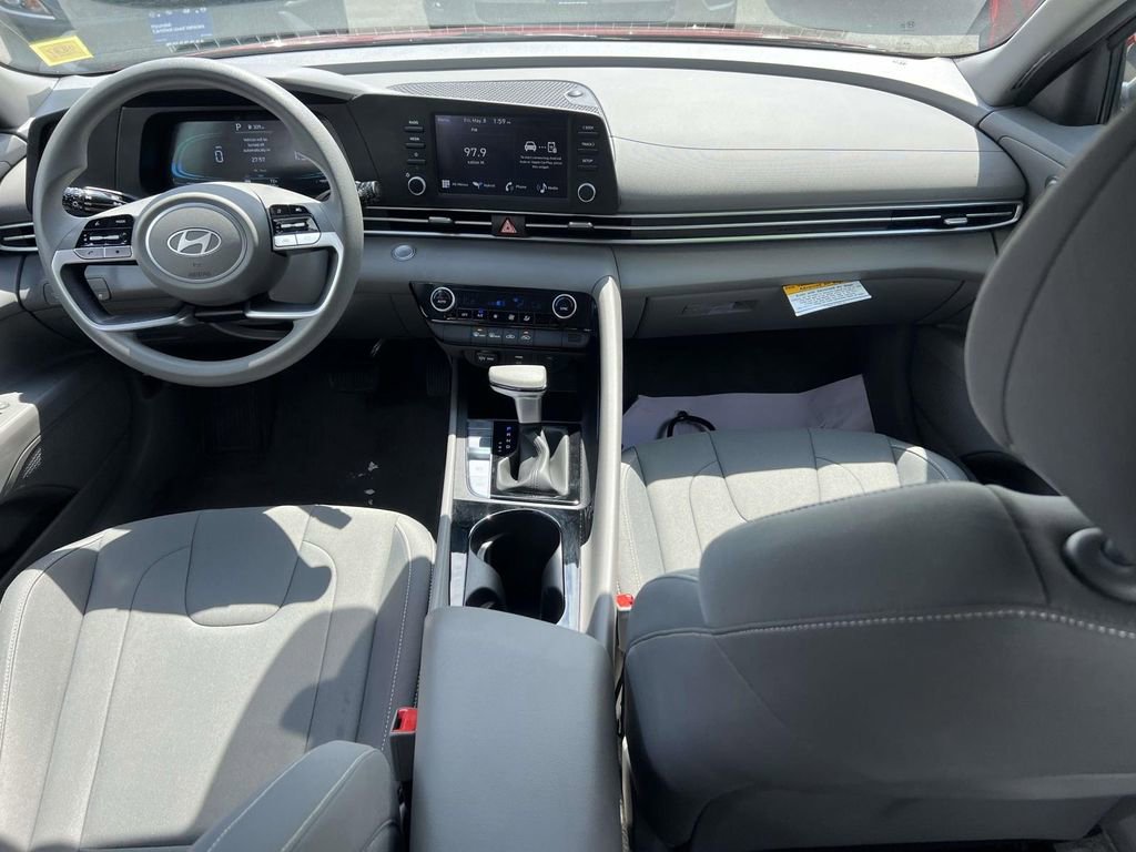 Certified 2025 Hyundai Elantra Hybrid FWD image 14