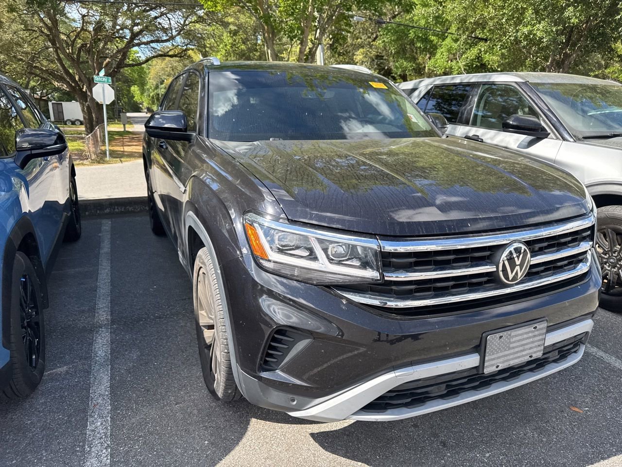 Used 2021 Volkswagen Atlas Cross Sport SE w/ Panoramic Sunroof Package FWD image 3
