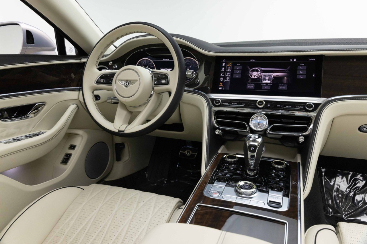 Used 2024 Bentley Flying Spur Azure AWD/4WD image 14
