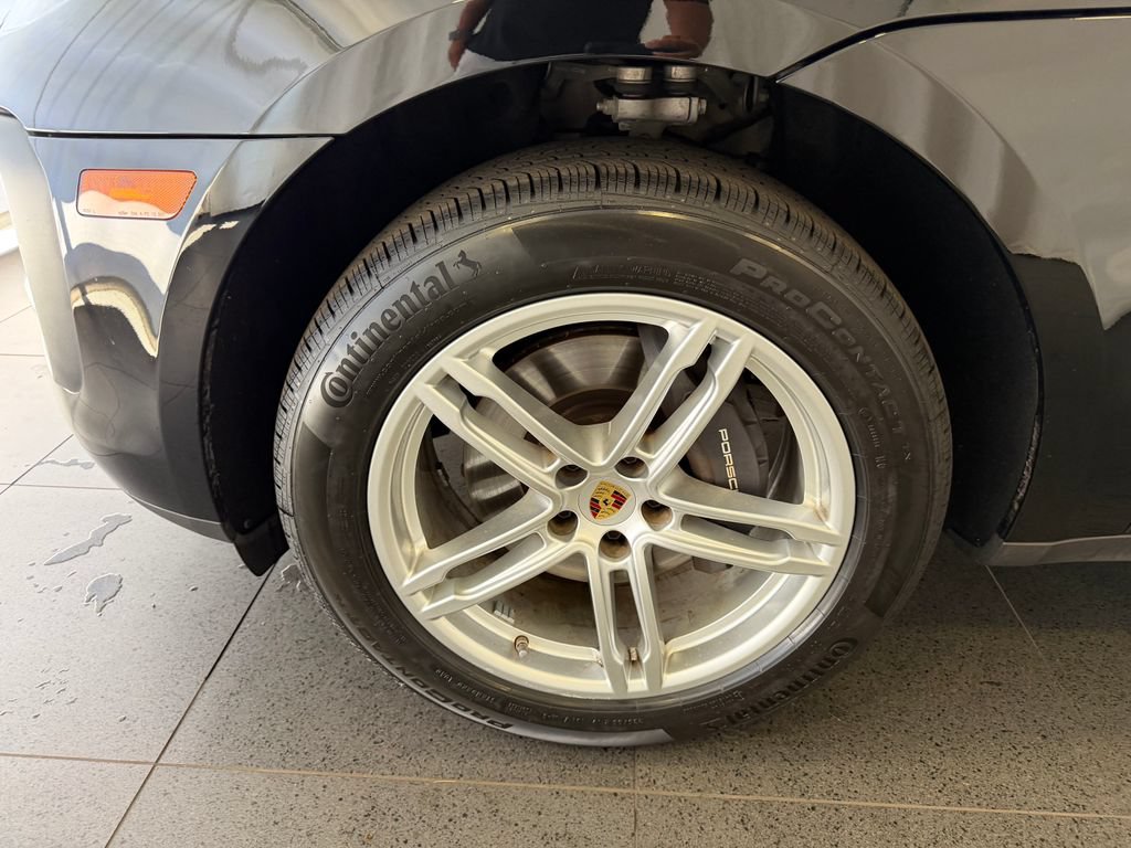 Certified 2023 Porsche Macan AWD/4WD image 10
