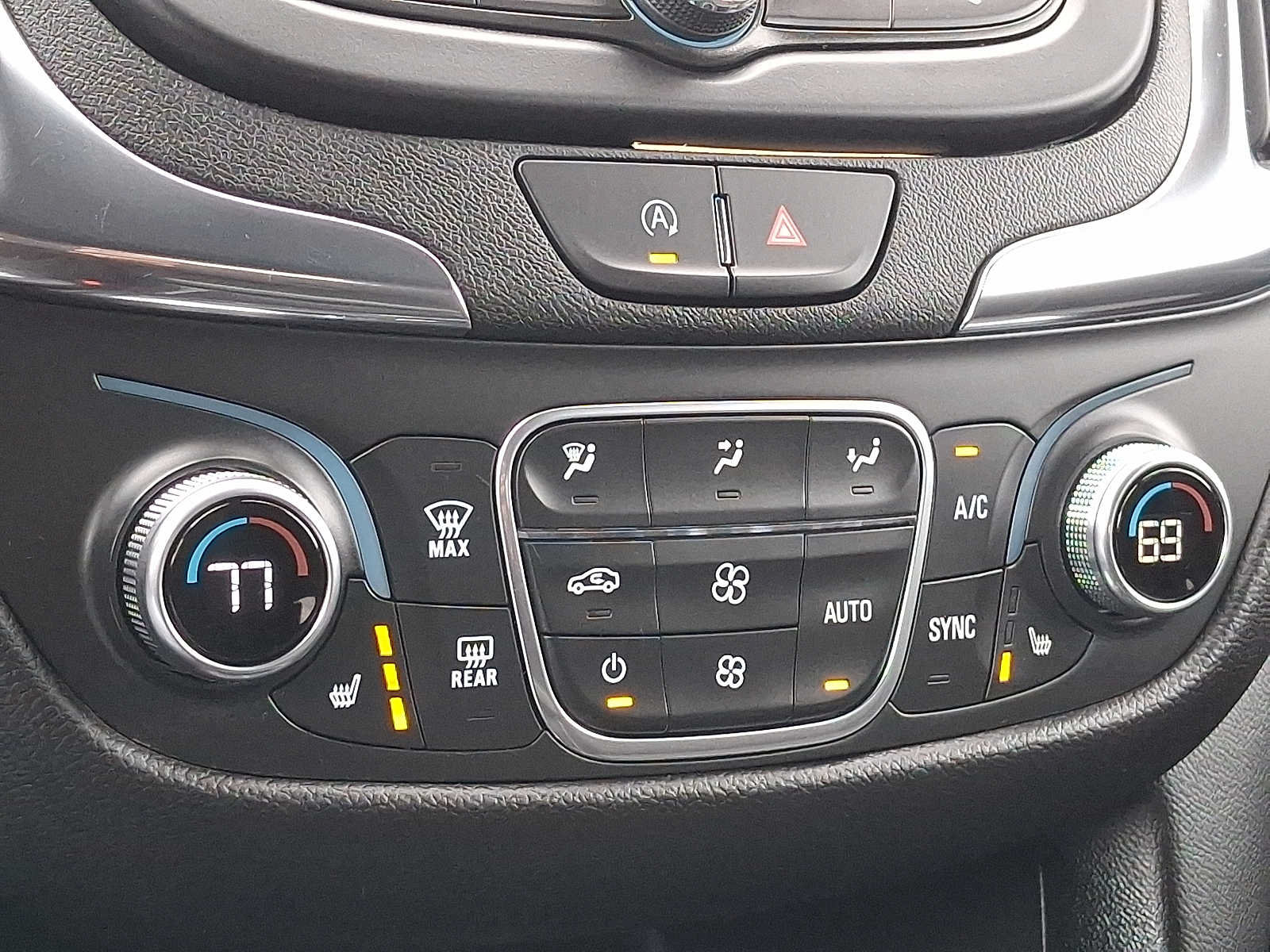 Used 2024 Chevrolet Equinox LT AWD/4WD image 15