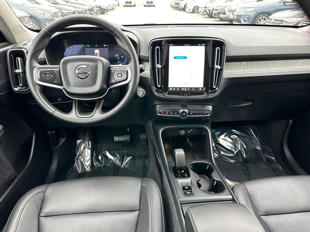 Used 2025 Volvo XC40 B5 Core image 13