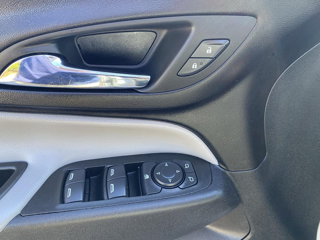 Used 2024 Chevrolet Equinox LS w/ Driver Confidence II Package AWD/4WD image 43