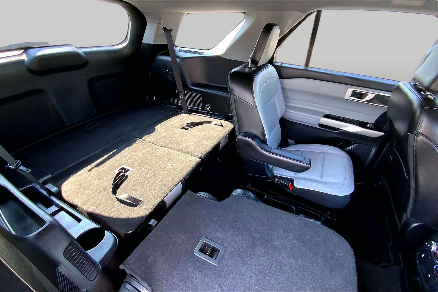 Certified 2021 Ford Explorer XLT w/ Equipment Group 202A RWD image 18