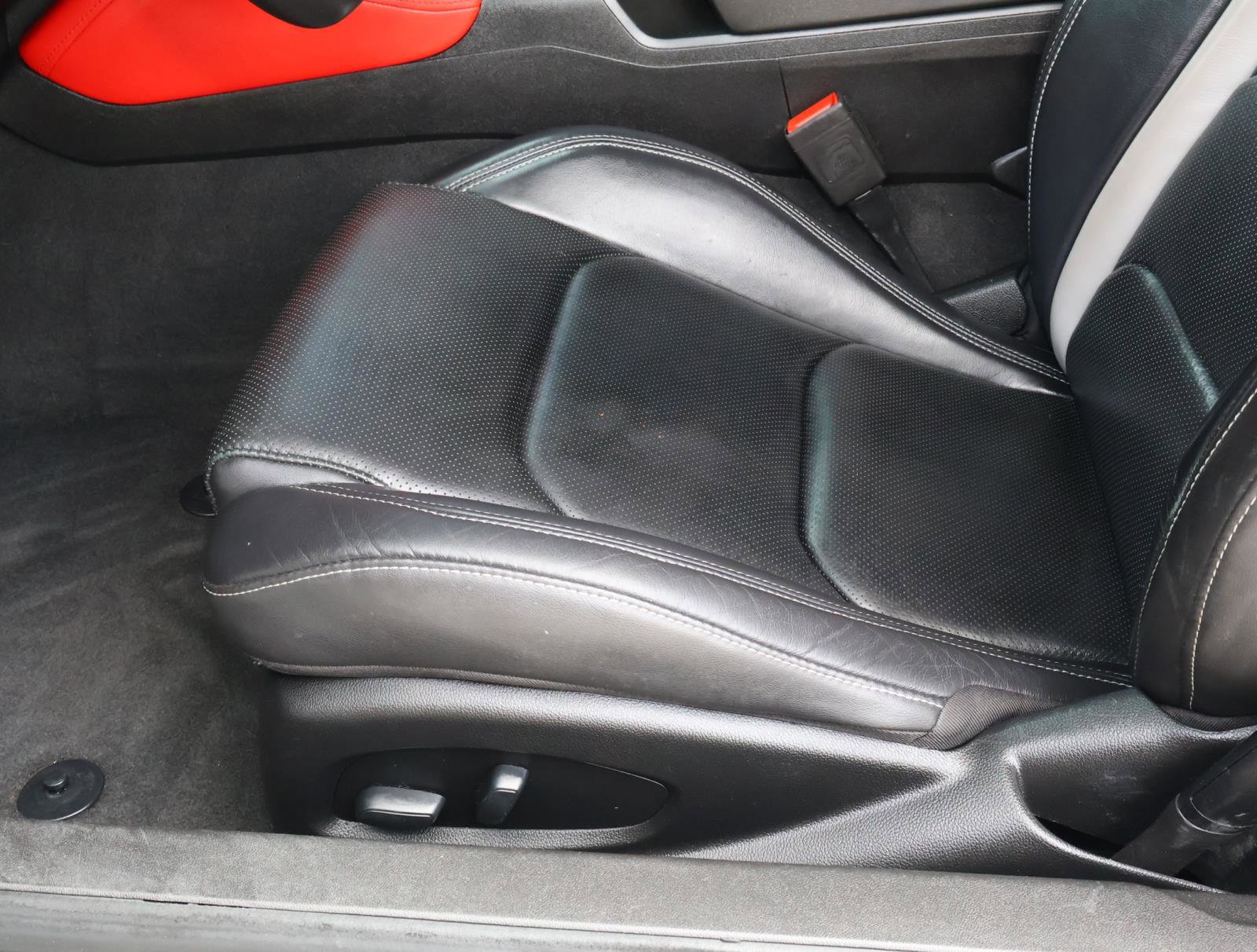 Used 2020 Chevrolet Camaro LT w/ Redline Edition RWD image 11