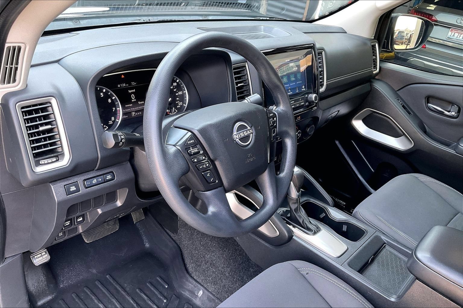Used 2022 Nissan Frontier SV AWD/4WD image 15