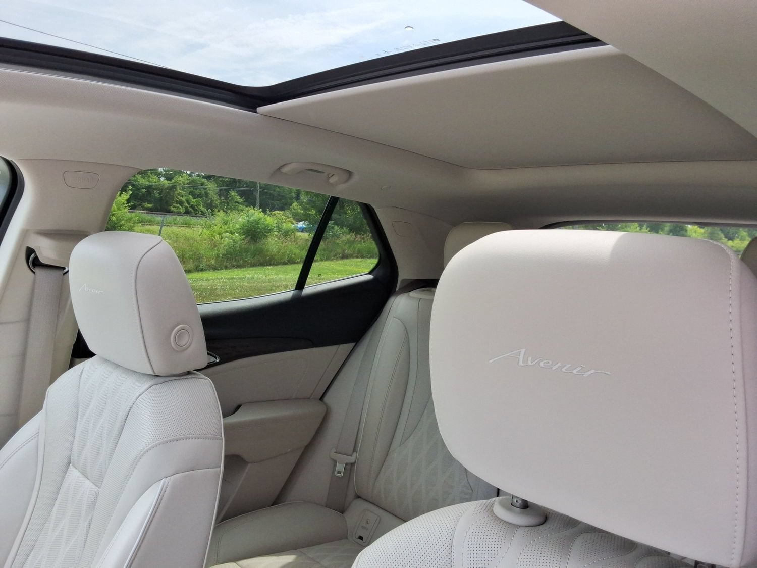 Used 2023 Buick Envision Avenir FWD image 27