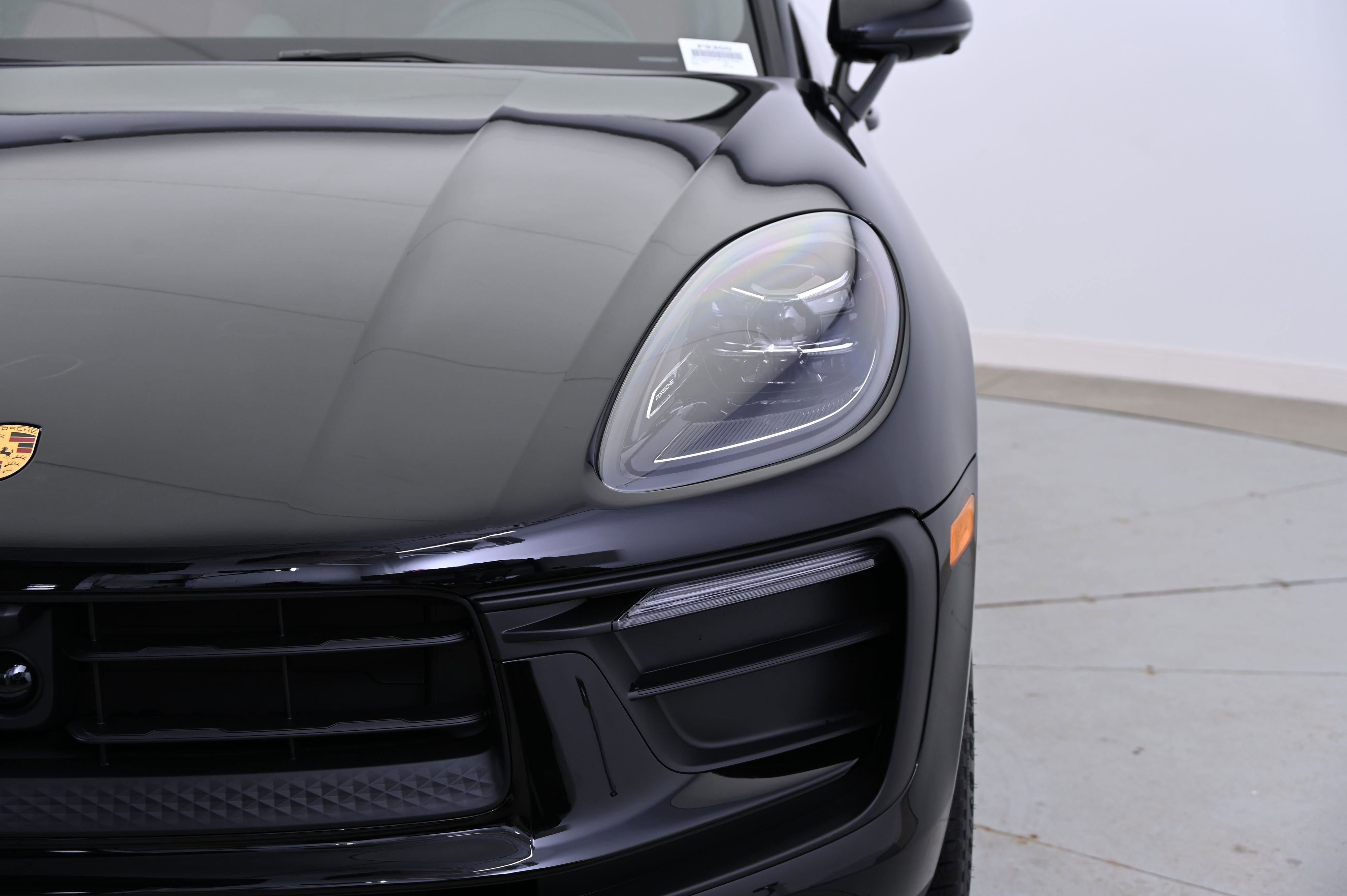 Certified 2025 Porsche Macan image 12
