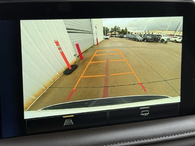 Used 2024 Chevrolet Suburban LT RWD image 18