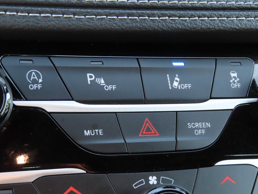 Certified 2025 Chrysler Pacifica Limited FWD image 12