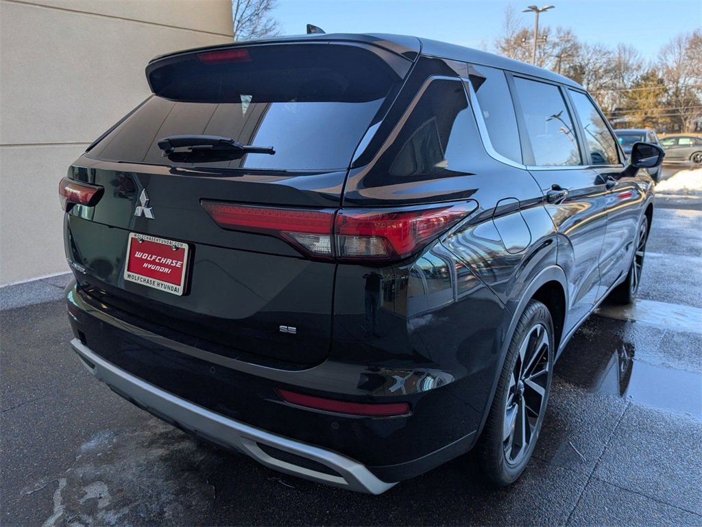 Used 2024 Mitsubishi Outlander SE Black Edition image 6