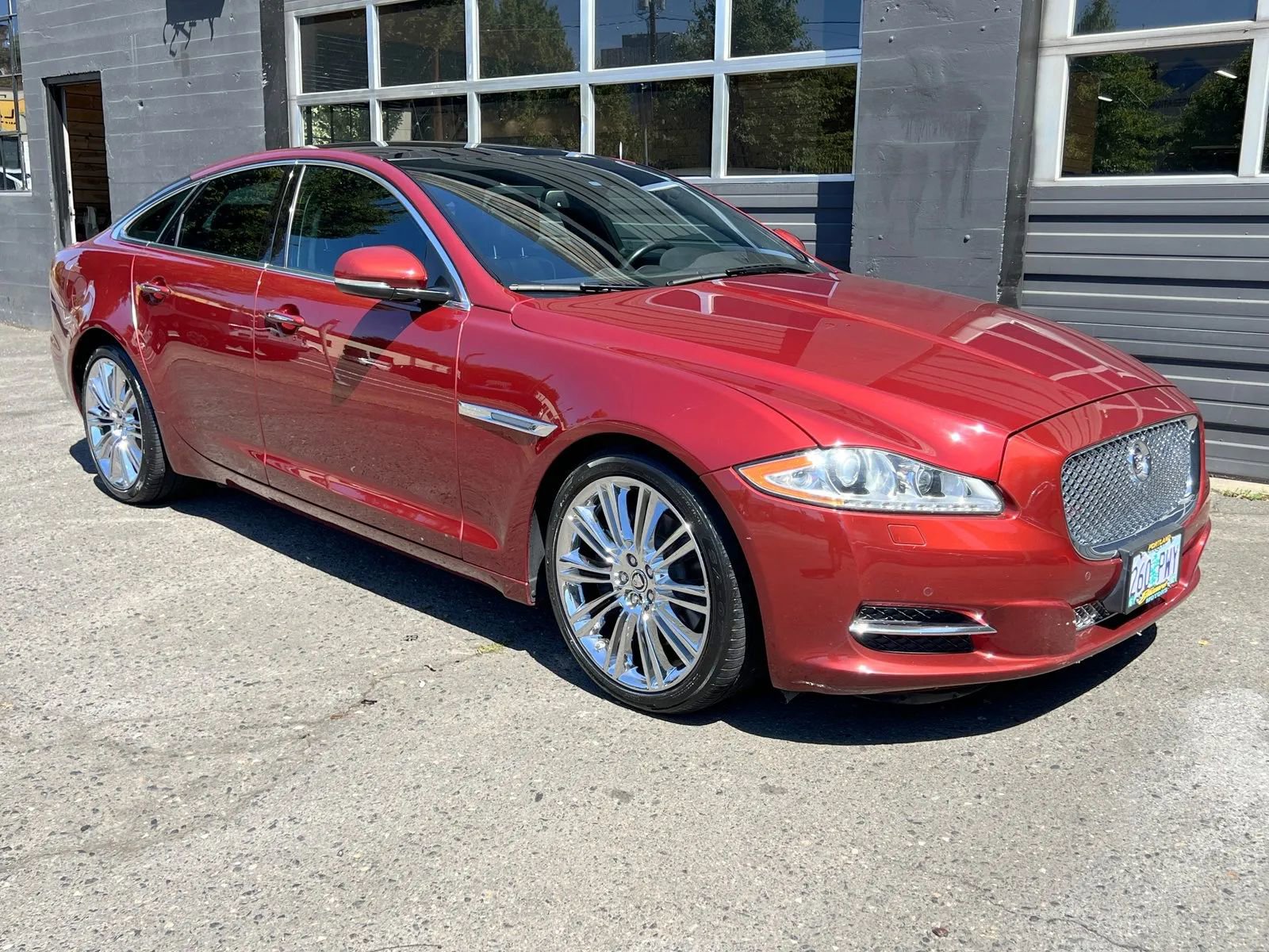Used 2011 Jaguar XJ image 8