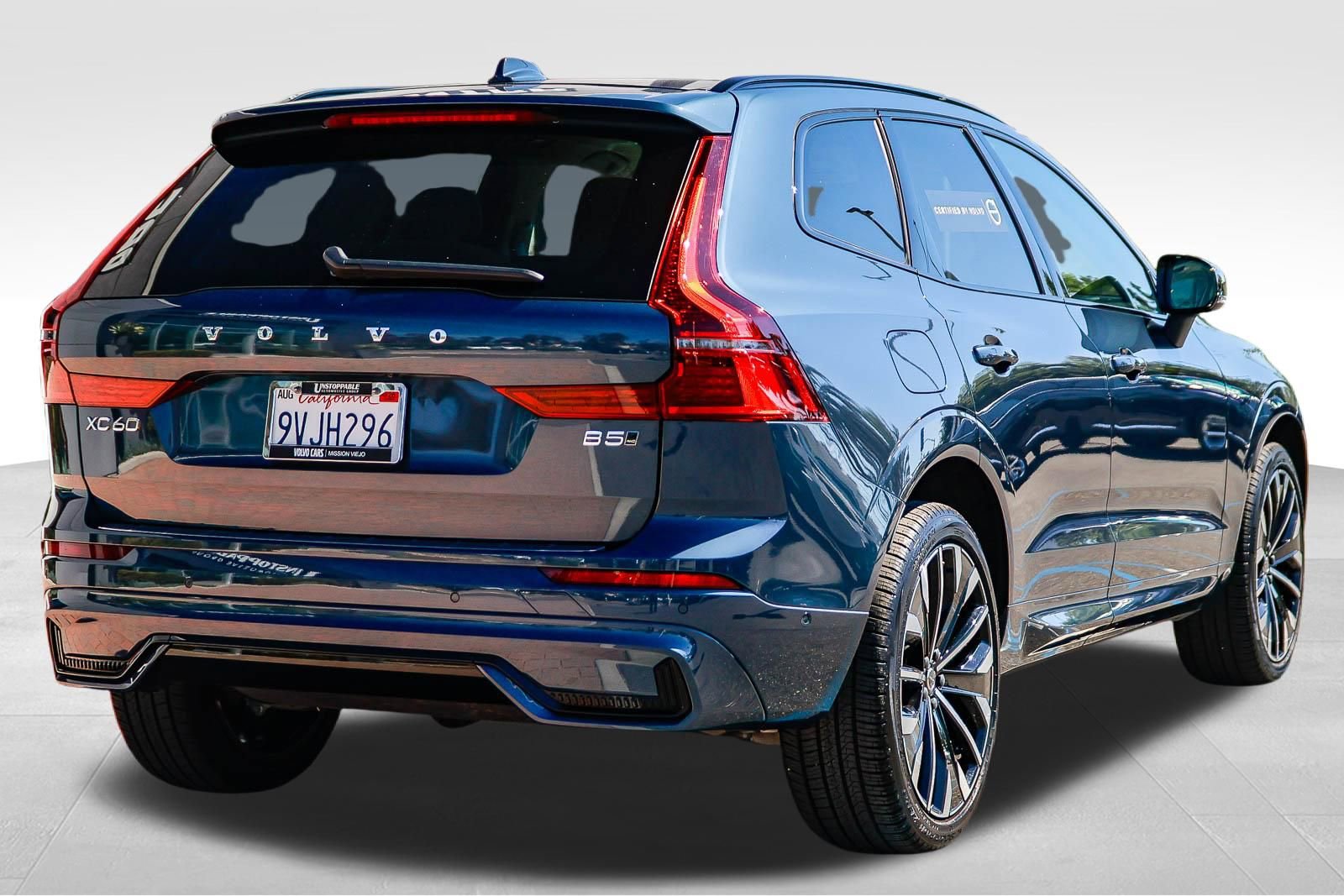 Used 2026 Volvo XC60 B5 Ultra w/ Protection Package Premier image 8