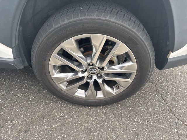 Used 2019 Toyota RAV4 XLE Premium image 9