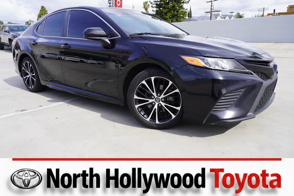 Used 2019 Toyota Camry SE image 1