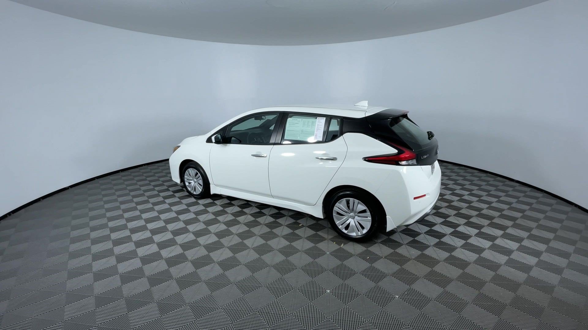 Certified 2025 Nissan Leaf S FWD image 6