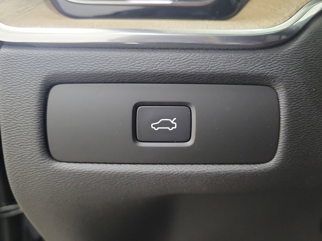 New 2026 Volvo XC60 B5 Plus w/ Protection Package Premier image 32