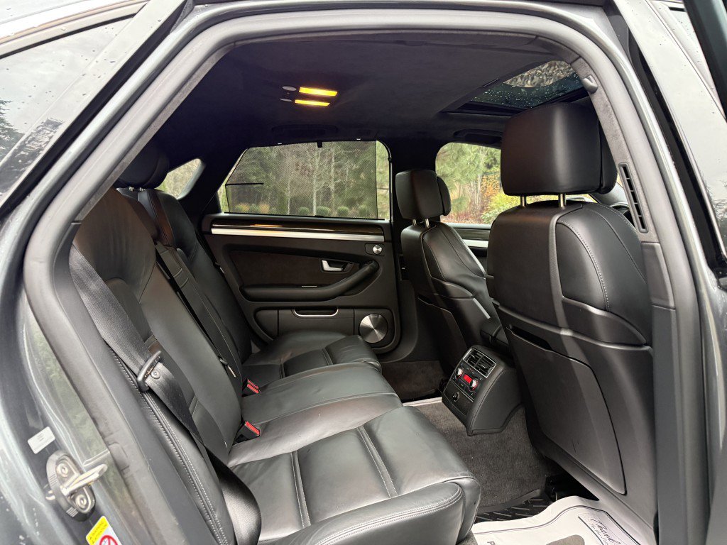 Used 2009 Audi S8 image 25